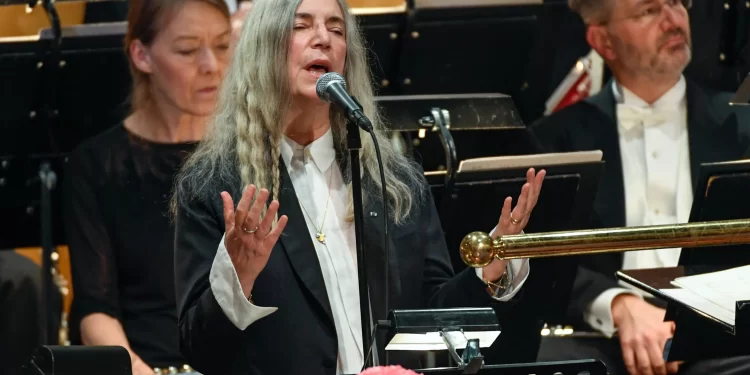 Patti Smith performs Bob Dylan’s «A Hard Rain’s A-Gonna Fall» – Nobel Prize Award Ceremony 2016